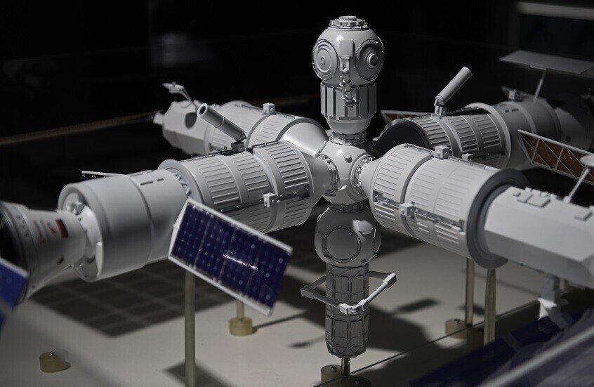 روسيا تطور أجهزة محاكاة لتدريب الرواد على الرحلات إلى محطة (ROS) المدارية