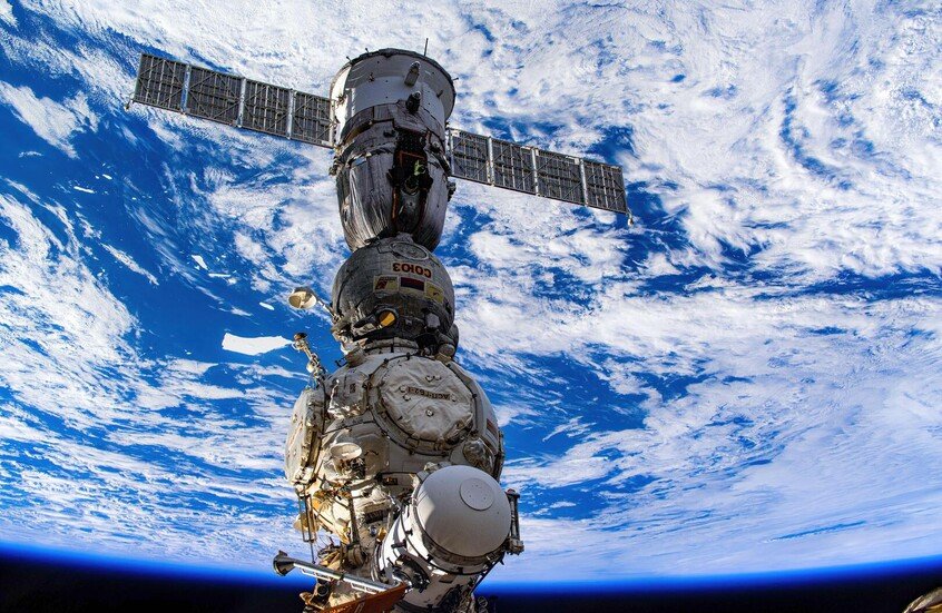 روسيا تطلق شبكة “GigaChat” العصبية إلى محطة الفضاء الدولية