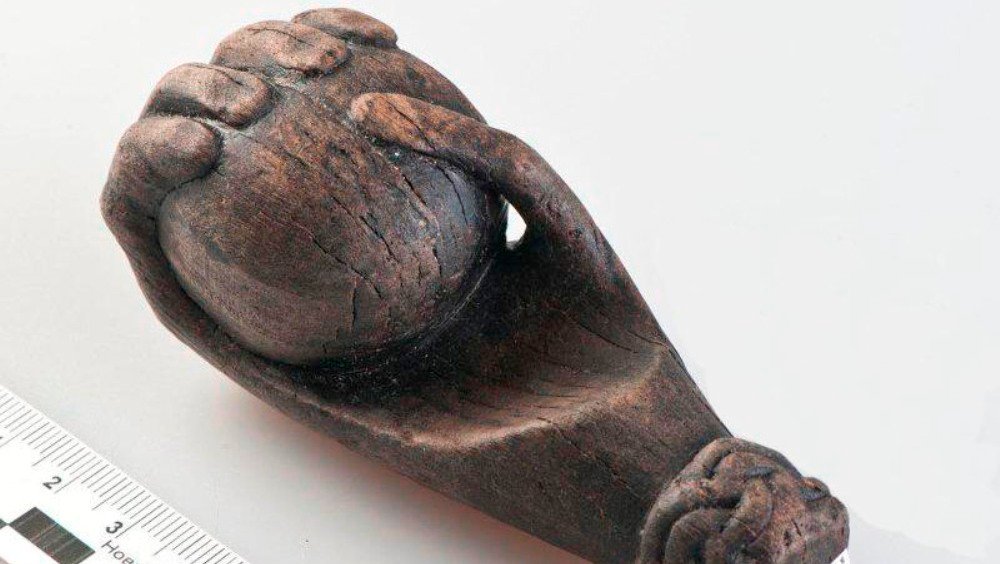 علماء الآثار يكشفون سر الأيدي الخشبية في نوفغورود في العصور الوسطى