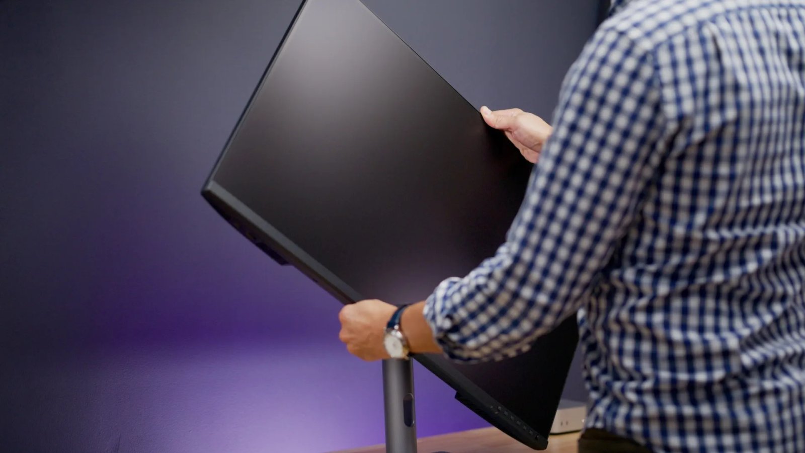 ASUS ProArt 6K Display Review 90 degree pivot