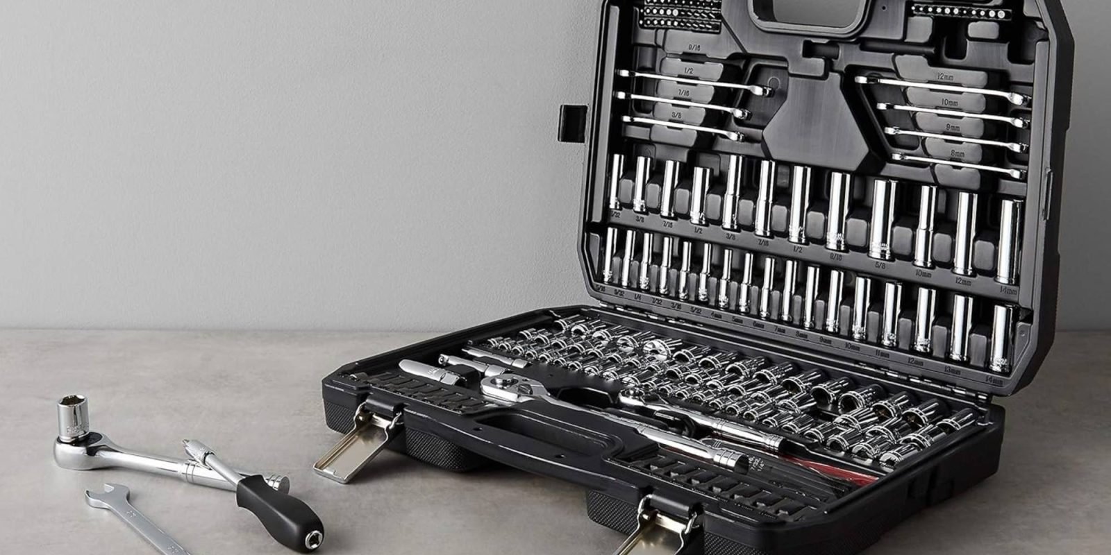 أفضل عروض الجمعة السوداء على Apple – AirPods وMacBook وiPhone والمزيد 9to5Mac 181 Amazon Basics 201 Piece Mechanics Tool Set