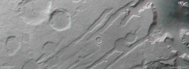 اكتشف العلماء أنماطًا جليدية مدهشة مخبأة على سطح المريخ 5 Mars Coloe Fossae 3D