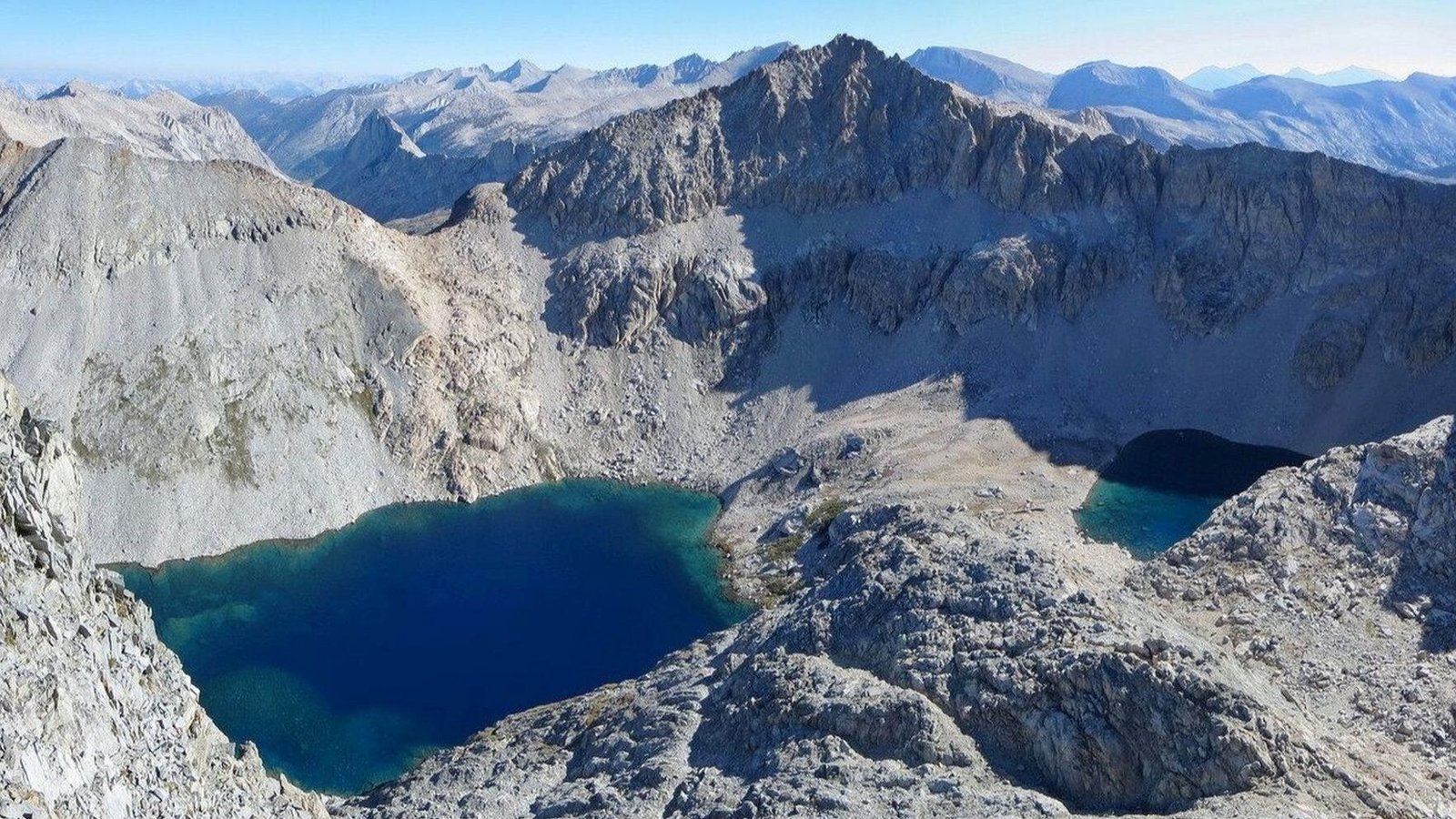 Triple Divide Peak مفترق الطرق السائل الفريد في مونتانا حيث يمكن أن تتدفق المياه إلى ثلاثة محيطات Triple Divide Peak مفترق الطرق السائل الفريد في مونتانا حيث يمكن أن تتدفق المياه إلى ثلاثة محيطات