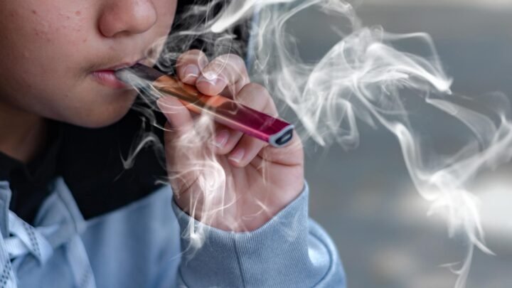يكشف بحث جديد أن التدخين الإلكتروني قد يزيد من خطر الإصابة بمرض السكري