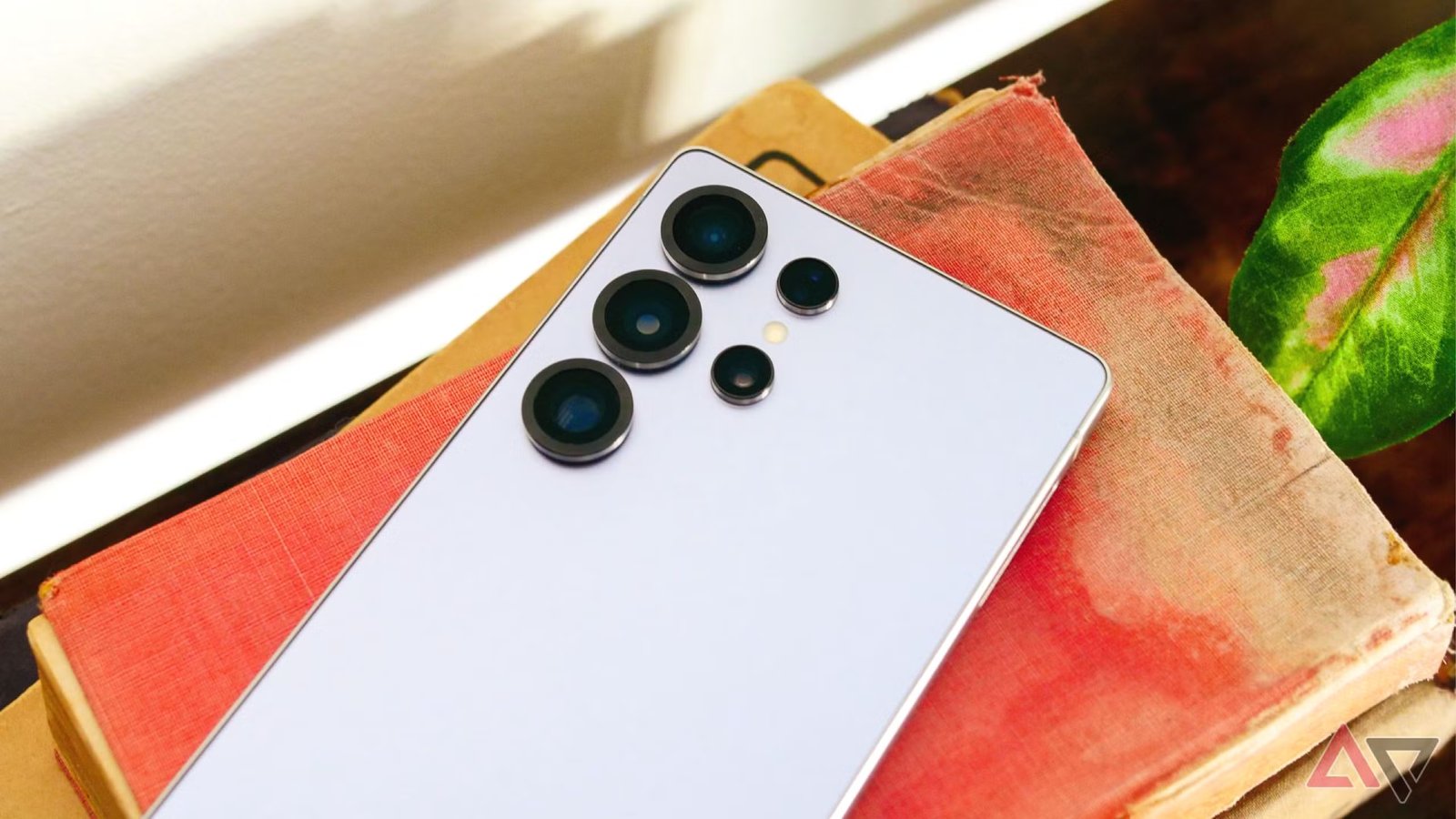 يظهر تصحيح نوفمبر الخاص بـ Samsung Galaxy S25 أخيرًا في الحفلة