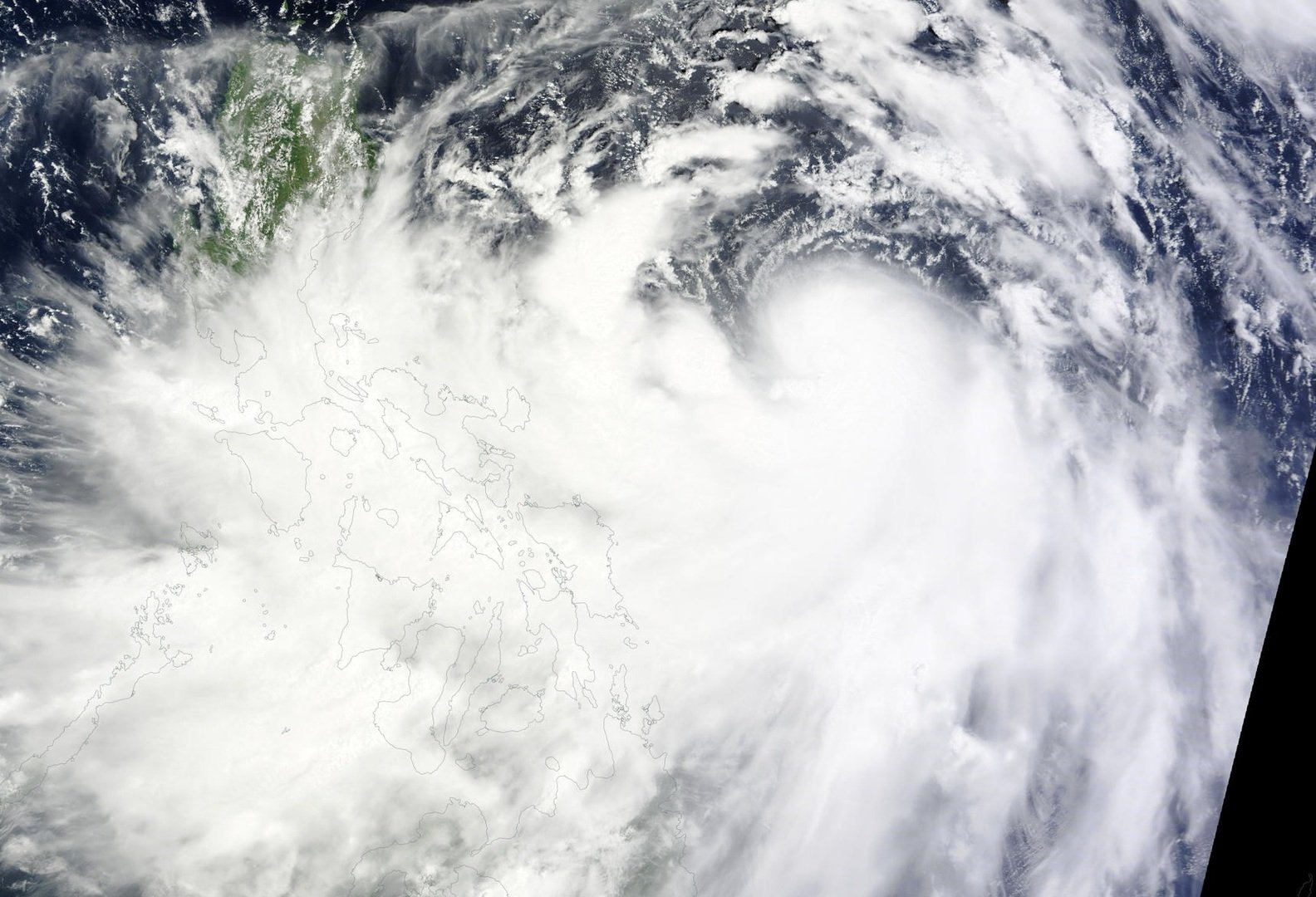 أقمار روسية ترصد إعصار كالمايغي من الفضاء أقمار روسية ترصد إعصار كالمايغي من الفضاء