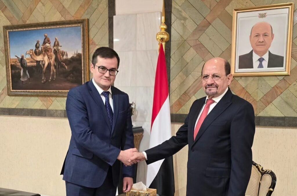 اليمن.. وزير الخارجية يتسلم أوراق اعتماد السفير فوق العادة والمفوض لروسيا الاتحادية يفغيني كودروف اليمن.. وزير الخارجية يتسلم أوراق اعتماد السفير فوق العادة والمفوض لروسيا الاتحادية يفغيني كودروف