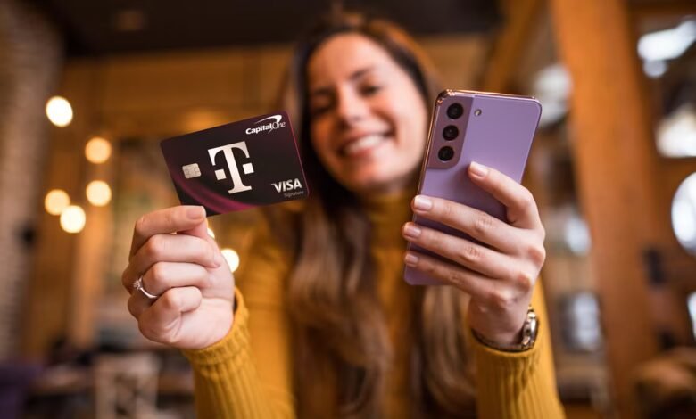 تعمل بطاقة الائتمان الخاصة بـ T