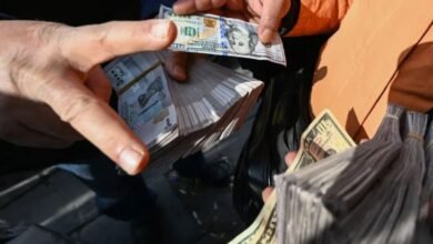 دولرة رسمية غير معلنة في سوريا… هل فقدت الليرة سيادتها؟