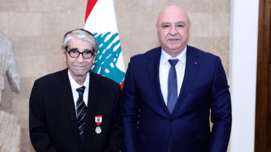 رئيس الجمهورية قلد الفنان ابو سليم وسام الاستحقاق اللبناني