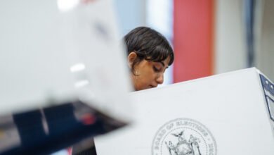 زوجة زهران ممداني تثير غضبا في إسرائيل بثوب يحمل نقوشا فلسطينية..