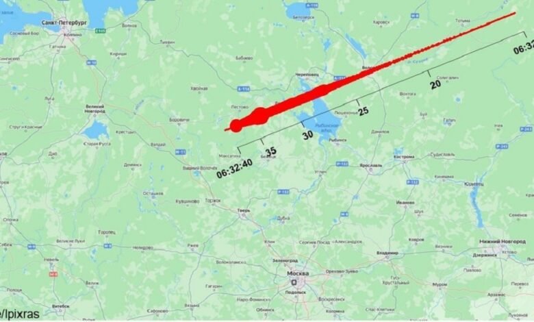 علماء الفلك يرصدون مسار شظايا "نيزك موسكو" بعد انفجاره 1 علماء الفلك يرصدون مسار شظايا "نيزك موسكو" بعد انفجاره
