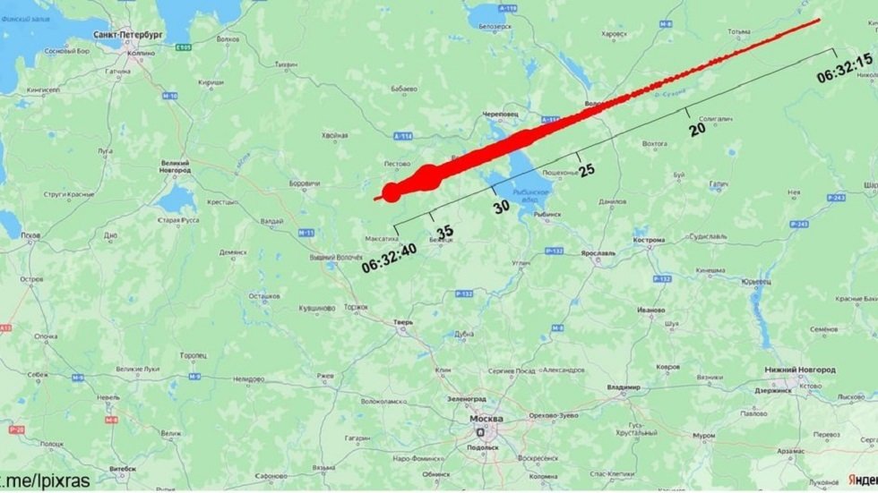 علماء الفلك يرصدون مسار شظايا "نيزك موسكو" بعد انفجاره 3 علماء الفلك يرصدون مسار شظايا "نيزك موسكو" بعد انفجاره