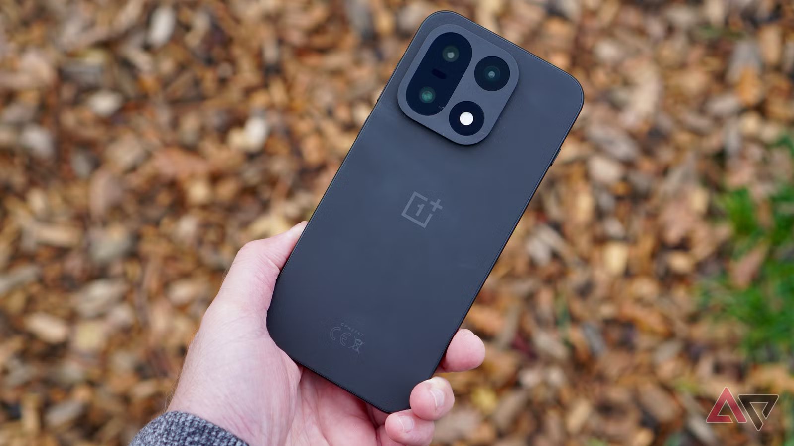 لقد حاولنا رفع درجة حرارة جهاز OnePlus 15. وهنا ما حدث