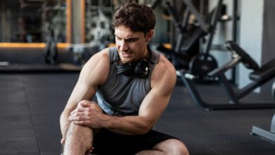لماذا تؤلم العضلات بعد التمرين وكيفية التعامل معها