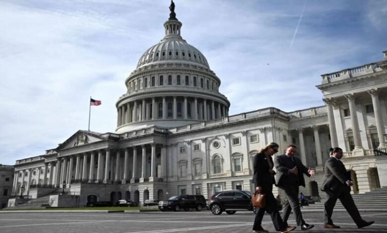 واشنطن في مأزق.. الإغلاق الحكومي يوقف الطيران ويجوّع الملايين!