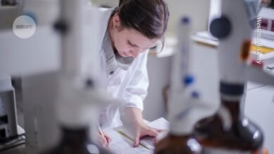 يبدو أن النساء يسحبن أوراقًا أقل من الرجال، لكن لماذا؟