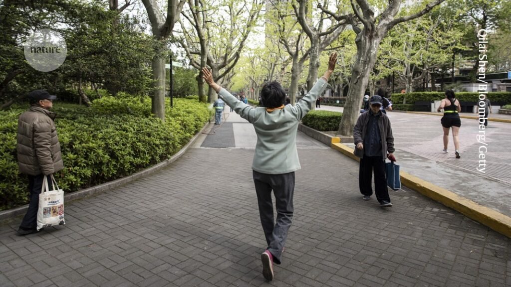 يتباطأ تراجع مرض الزهايمر بمجرد بضعة آلاف من الخطوات في اليوم