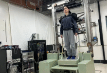 يساعد الروبوت على فهم كيفية قيام الدماغ بإبقاء الجسم في وضع مستقيم