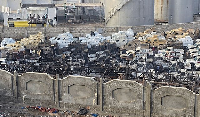 التحالف السعودي يقصف سفينتين من الإمارات والأخيرة تسحب قواتها المتبقية التحالف السعودي يقصف سفينتين من الإمارات والأخيرة تسحب قواتها المتبقية