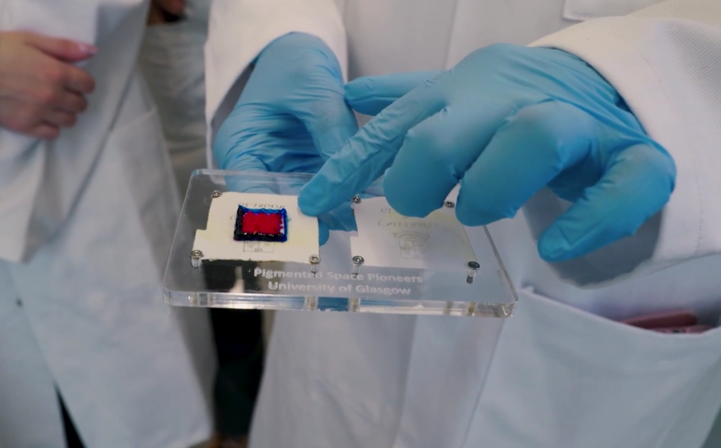 يقوم العلماء بتصنيع ملابس بالبكتيريا لحماية رواد الفضاء والأطباء من الإشعاع 2 1ee00166213b29271c61c1618827643e82359288