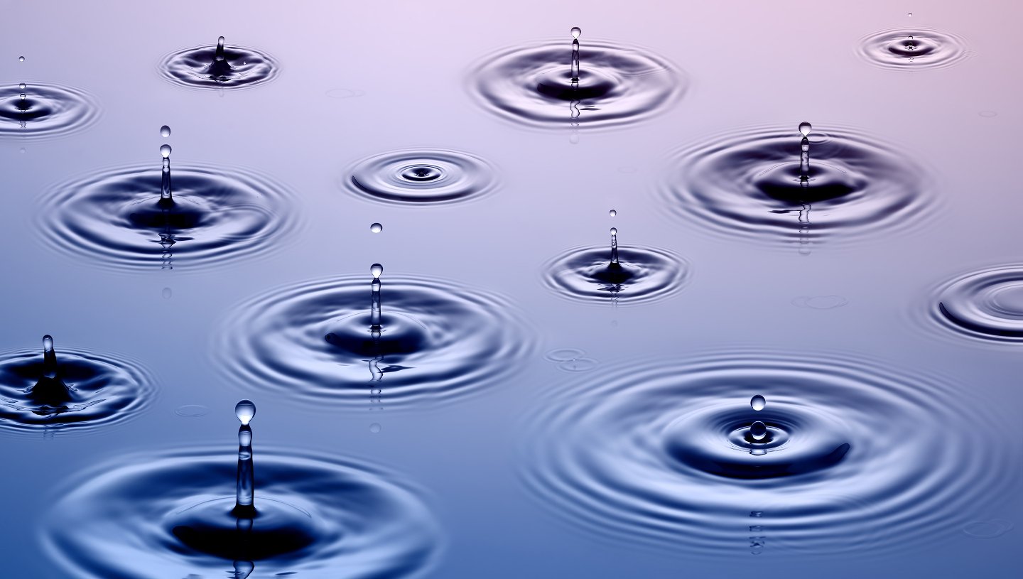 لقد رأى الفيزيائيون كيف تصبح قطرات المطر نحاتين طبيعيين أقوياء