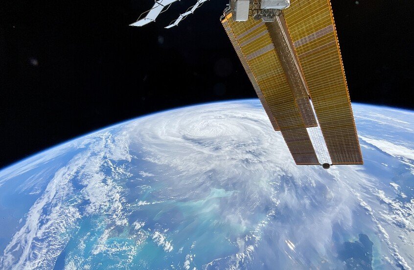 من الفضاء.. لقطة لظاهرة لافتة فوق أبو ظبي بعدسة رائد روسي (فيديو) من الفضاء.. لقطة لظاهرة لافتة فوق أبو ظبي بعدسة رائد روسي (فيديو)