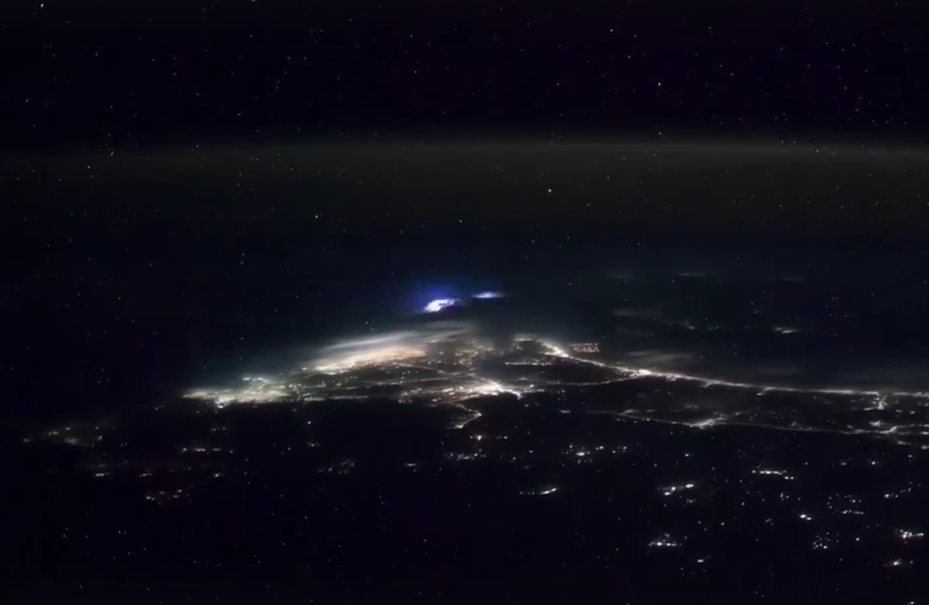 جيمس ويب يرصد أول دليل على وجود النجوم الديناصورية 2 693ff42c4c59b74518209d57