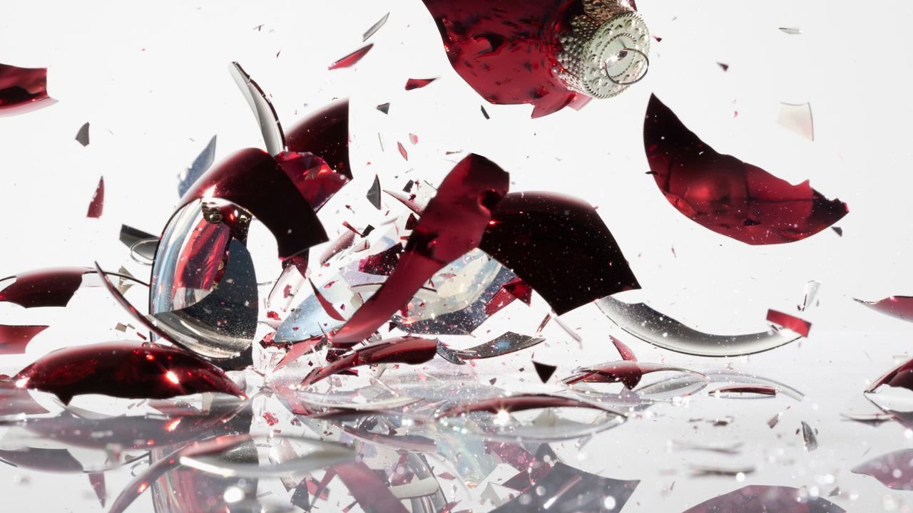 تصف معادلة فيزيائية جديدة القانون العالمي لكيفية تحطم الأشياء، من الزجاج إلى المعكرونة تصف معادلة فيزيائية جديدة القانون العالمي لكيفية تحطم الأشياء، من الزجاج إلى المعكرونة