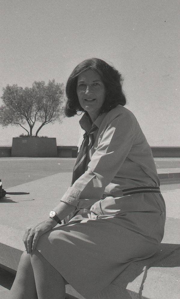 تاريخ العلوم العثور على ديان فوسي مقتولة، بعد عقود من حماية الغوريلا التي أحبتها 27 ديسمبر 1985