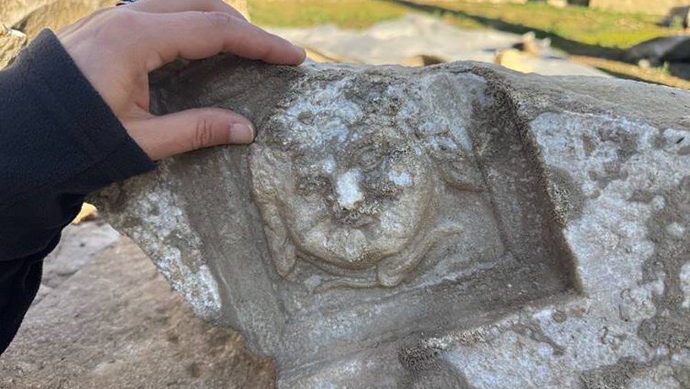 اكتشاف تمثال جورجون ميدوسا المبتسم في تركيا اكتشاف تمثال جورجون ميدوسا المبتسم في تركيا