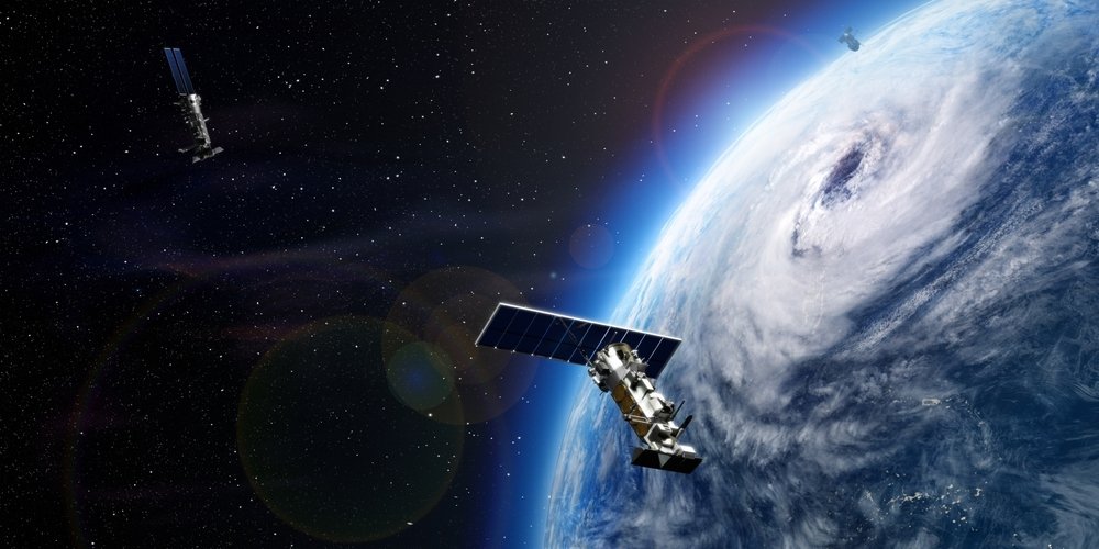 مزدحمة في المدار تتعرض الأقمار الصناعية لخطر الاصطدام كل 2.8 يومًا مزدحمة في المدار تتعرض الأقمار الصناعية لخطر الاصطدام كل 2.8 يومًا