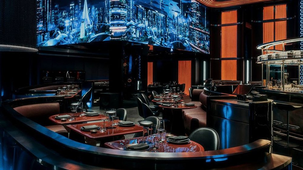 تم افتتاح مطعم يضم “أول طاهٍ في العالم يعمل بالذكاء الاصطناعي” في دبي.