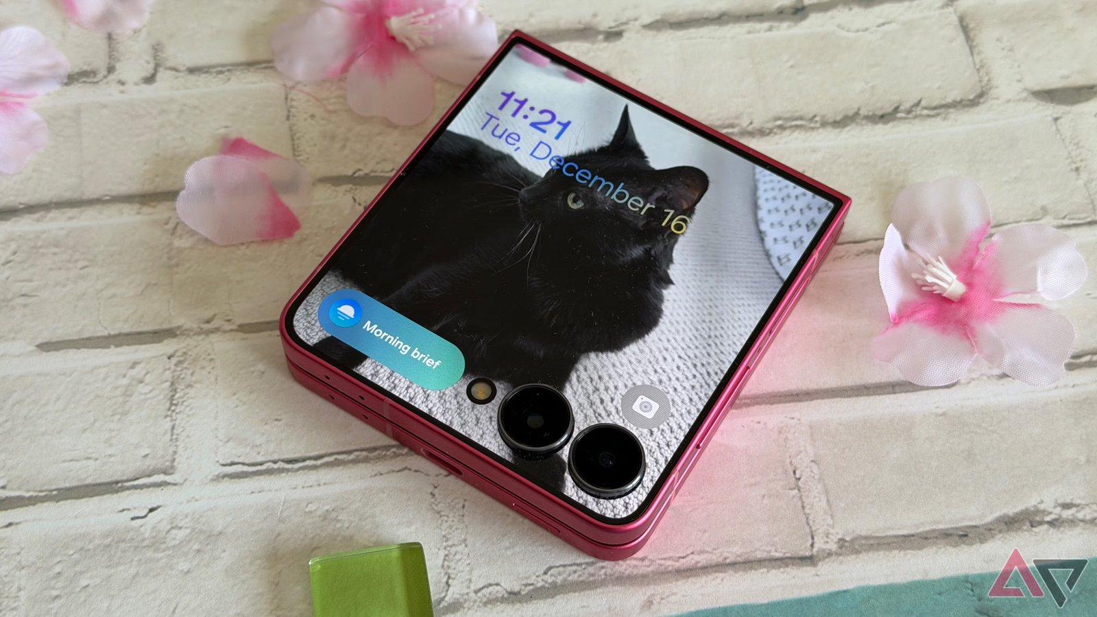 قد يلتزم هاتف Galaxy Z Flip 8 من سامسونج بهذا الاختيار الجريء للأجهزة