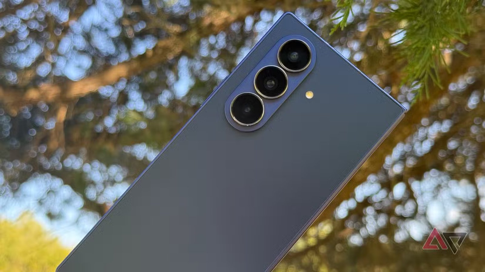 يكشف تسريب جديد عن التفاصيل الرئيسية الأولى حول كاميرات هاتف Galaxy Z Fold 8