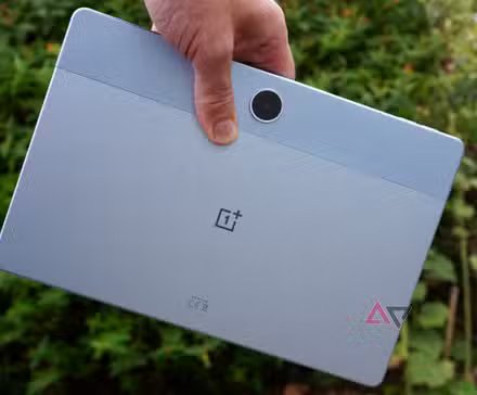 oneplus pad lite back hand 1