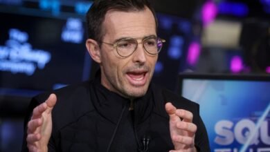 الرئيس التنفيذي لشركة Lululemon كالفن ماكدونالد سيغادر في يناير