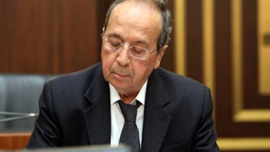 السيد مسايرة الذئب لن تردعه أبداً عن الإستمرار بقَتْل الغنم السيد مسايرة الذئب لن تردعه أبداً عن الإستمرار بقَتْل الغنم
