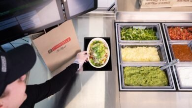 تحصل خطوط الماكياج الآلية Hyphen على استثمارات من Cava، Chipotle تحصل خطوط الماكياج الآلية Hyphen على استثمارات من Cava، Chipotle