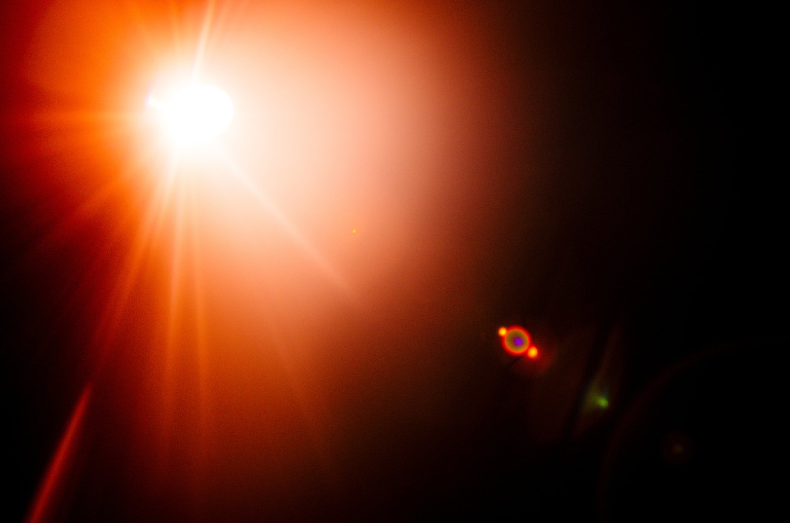 جيمس ويب يرصد أول دليل على وجود النجوم الديناصورية جيمس ويب يرصد أول دليل على وجود النجوم الديناصورية