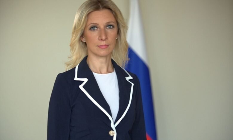 وجه وصوت الدبلوماسية الروسية.. ماريا زاخاروفا تحتفل بعيد ميلادها الخمسين