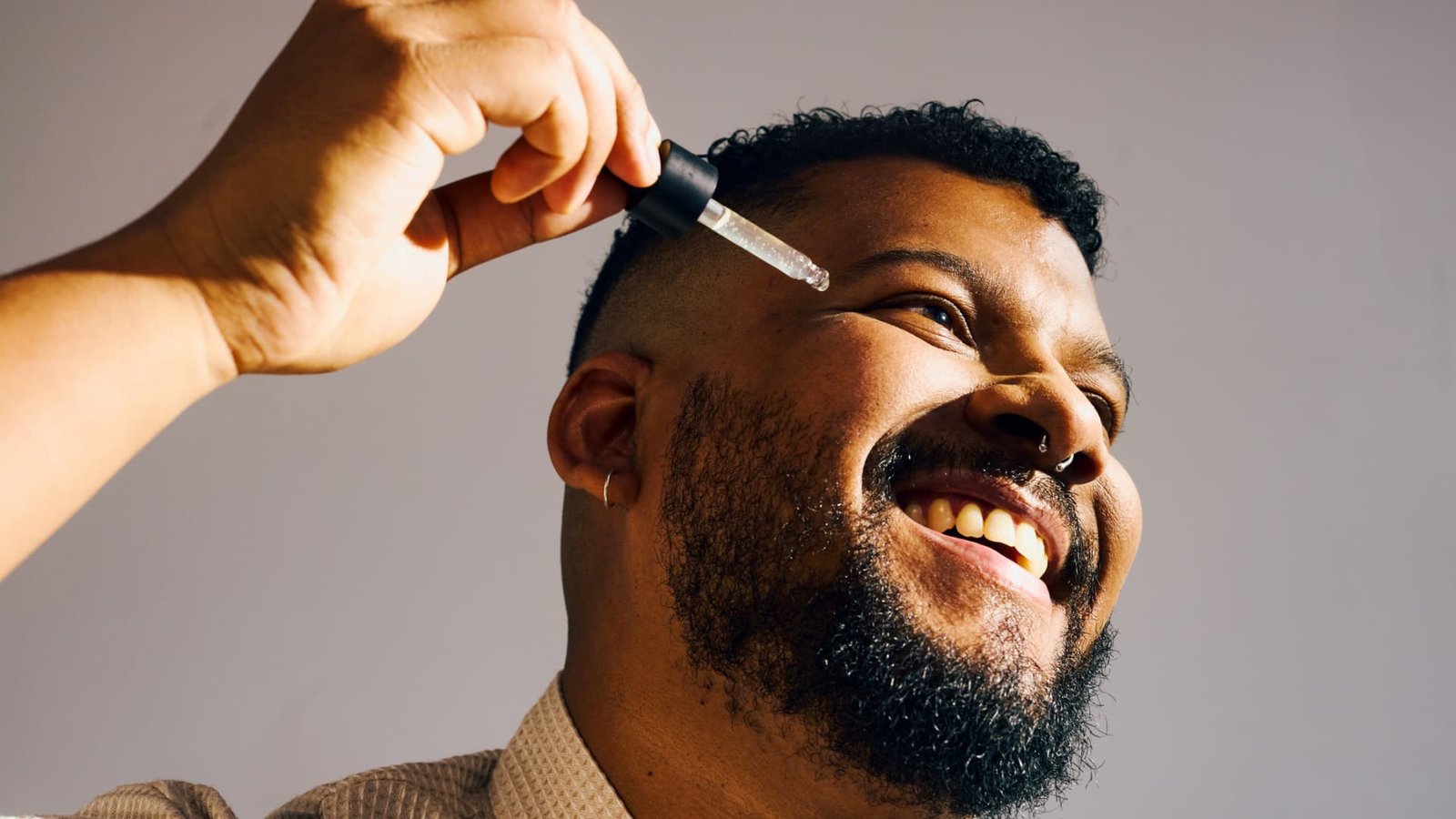 أصبح مكياج الرجال سائدًا على TikTok وUlta وSephora