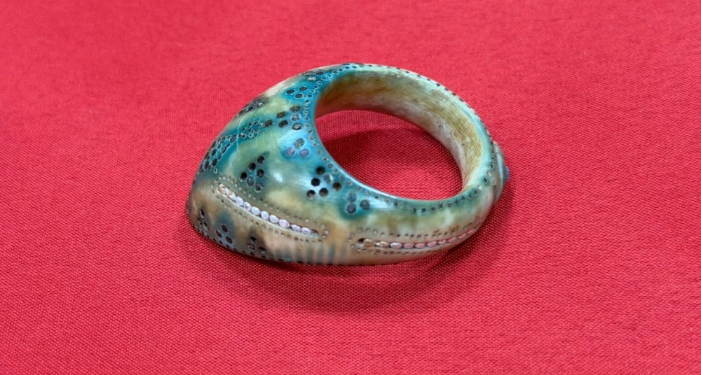 تم اكتشاف خاتم رامي السهام العاجي الفريد من القرن الثاني عشر في تركيا