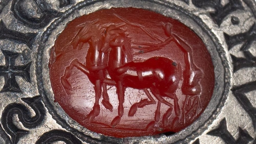 تم العثور في بريطانيا على خاتم نادر يوحد روما والعصور الوسطى