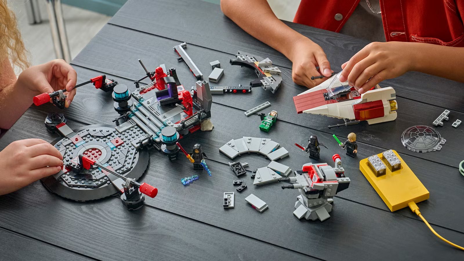 تُصدر مكعبات Lego الذكية صوت X-Wing مثل X-Wing، ولا حاجة إلى تطبيق لتطير بها