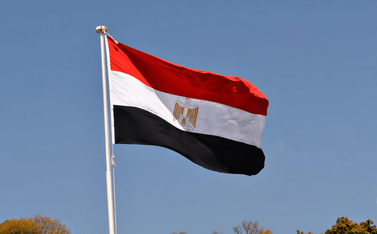 سابوها مفلسة.. إعلامي مصري يرد على منتقدي ارتفاع الديون ()