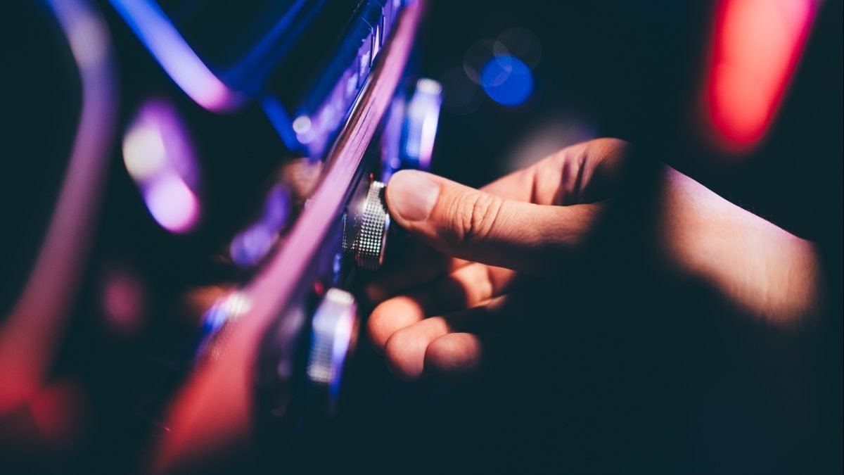 مطالبة شركات تصنيع السيارات بإعادة الضوابط القديمة ScienceAle