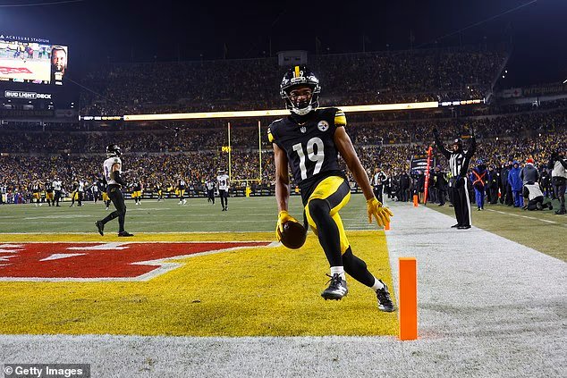 فاز آرون رودجرز وفريق ستيلرز بمباراة فاصلة ملحمية ضد فريق رافينز بعد إهدار الركلة الصادمة 3 105233321 15434599 image a 12 1767588311783