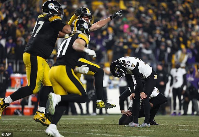 فاز آرون رودجرز وفريق ستيلرز بمباراة فاصلة ملحمية ضد فريق رافينز بعد إهدار الركلة الصادمة 2 105233659 15434599 image a 5 1767589420241