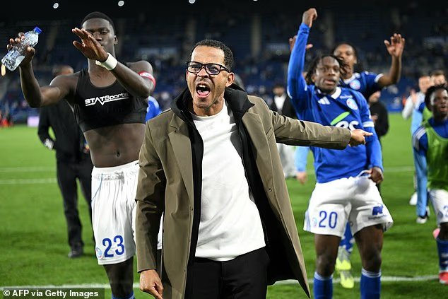 آلان شيرر يهاجم تشيلسي BONKERS بعد خروج إنزو ماريسكا المتفجر ويرسل للمرشح الأول ليام روزنيور تحذيرًا مشؤومًا